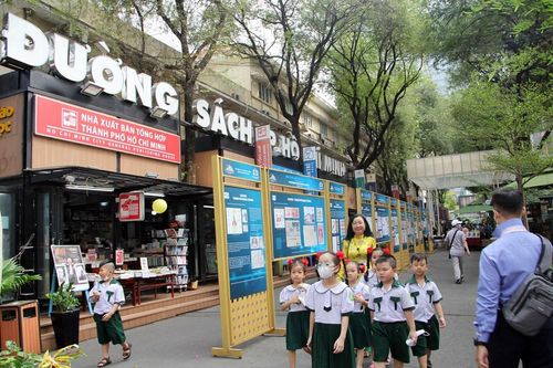Tuyển chọn tác phẩm nhiếp ảnh triển lãm kỷ niệm 10 năm Đường Sách TP.HCM