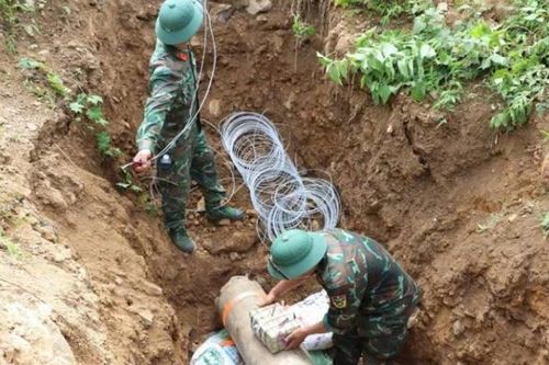 Phú Thọ hủy nổ thành công quả bom chùm CBU-87 được phát hiện tại sông Đà