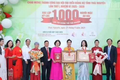 Kỷ lục áo dài hoa trà và dấu ấn văn hóa Thái Nguyên