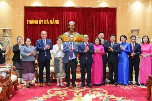 Thường trực Thành ủy Đà Nẵng tiếp Đoàn công tác Báo Pasaxon của Lào