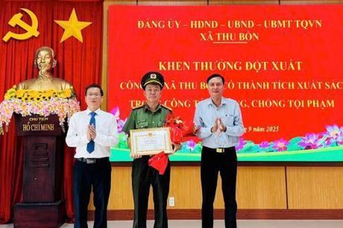 Công an xã Thu Bồn được khen thưởng đột xuất