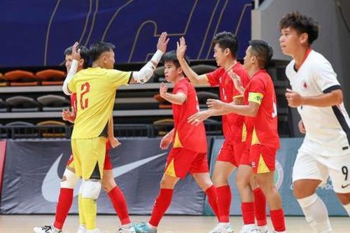 Thắng đậm chủ nhà, futsal Việt Nam nhất bảng E