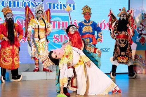 Học sinh Đà Nẵng tìm hiểu nghệ thuật Tuồng truyền thống