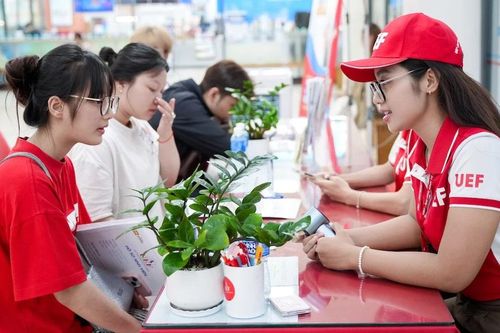 Hai ngành đào tạo ở UEF đạt chuẩn kiểm định của Thụy Sĩ