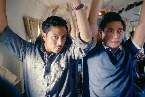 'Tử chiến trên không' vượt mốc 100 tỷ đồng