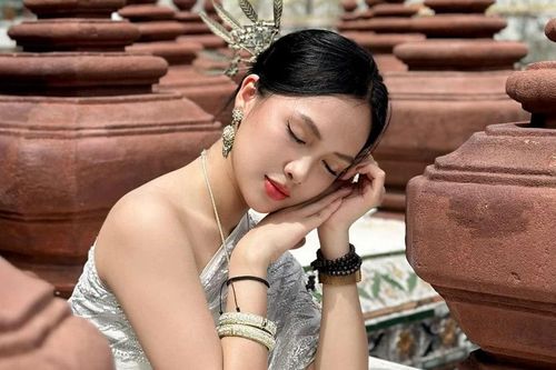 Vẻ đẹp vừa trong trẻo, vừa quyến rũ của bạn gái cũ Nhâm Mạnh Dũng