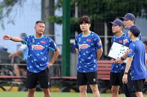Trợ lý ông Kim Sang-sik bất ngờ lên 'sếp' lớn một đội bóng