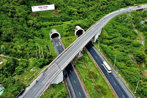 Cận cảnh 13km cuối cùng cao tốc Vân Phong - Nha Trang chuẩn bị đưa vào khai thác