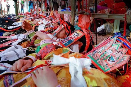 Chưa biểu diễn, một chương trình nghệ thuật đã dự kiến lỗ hàng trăm triệu đồng