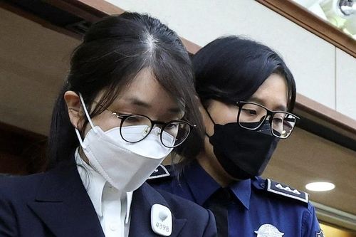 Cựu đệ nhất phu nhân Hàn Quốc hầu tòa vì cáo buộc nhận hối lộ túi hàng hiệu