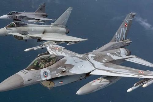 Eurofighter Typhoon tốc độ Mach 2, tên lửa Meteor, radar AESA khóa 1.000 mục tiêu đồng thời