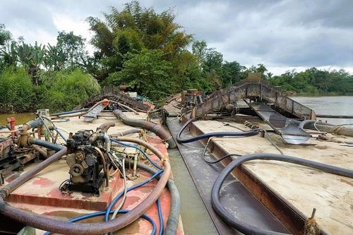 Bắt giữ 2 phương tiện khai thác, vận chuyển cát trái phép trên sông Đồng Nai
