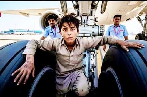 Bé trai Afghanistan 13 tuổi sống sót sau khi trốn trong hốc càng đáp trong chuyến bay đến Ấn Độ