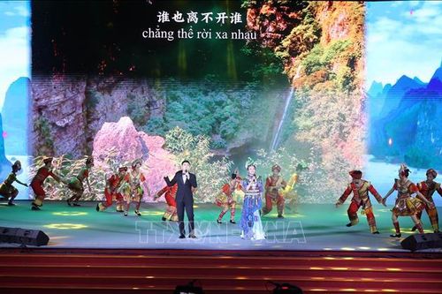 Thắt chặt tình hữu nghị Việt - Trung qua chương trình nghệ thuật tại Đà Nẵng