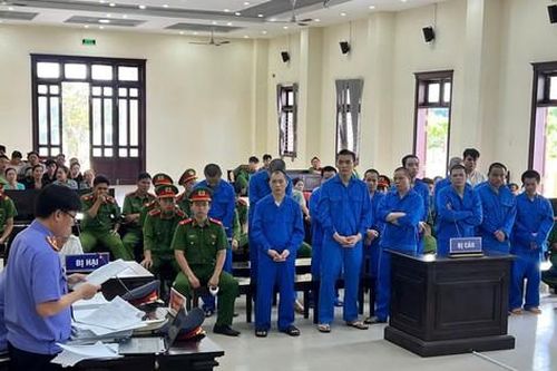 Băng nhóm rải chông, chặn xe cướp thuốc lá lậu lĩnh án tù