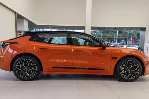 Xe hơi hạng sang trang bị tối tân, công suất ngang siêu xe, giá gần 1 tỷ đồng