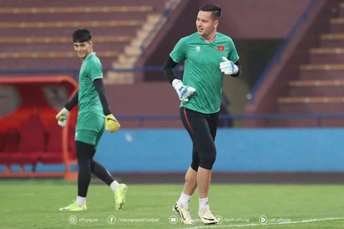 Sa sút phong độ, Nguyễn Filip sẽ mất suất bắt chính vào tay Trần Trung Kiên?