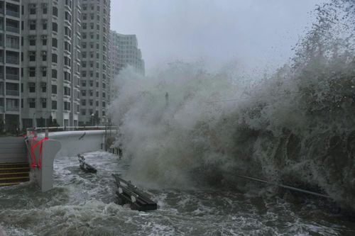 Siêu bão Ragasa càn quét: Lũ quét xóa sổ cả thị trấn, gần 2 triệu dân Trung Quốc sơ tán