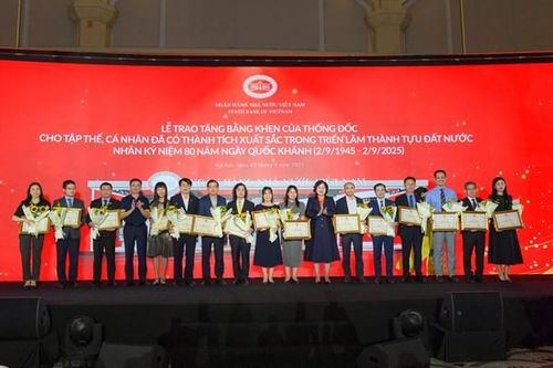 NHNN vinh danh 32 tập thể, cá nhân xuất sắc tại Triển lãm thành tựu Đất nước
