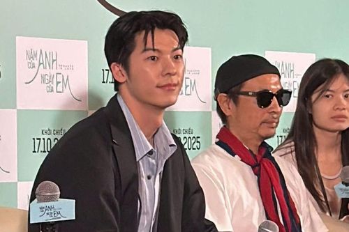 Cận visual ngoài đời của Hứa Quang Hán, nói một câu khiến fan 'rụng tim'