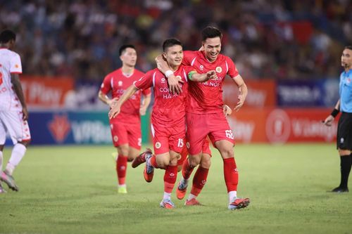 CAHN mất Quang Hải trước trận gặp Cebu FC; Liverpool và Chelsea vất vả đi tiếp ở cúp Liên đoàn
