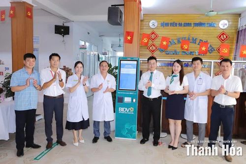 BIDV Trung Sơn Thanh Hóa trao Kiosk y tế thông minh tặng Bệnh viện Đa khoa Thường Xuân