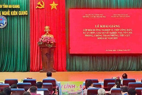 Bồi dưỡng nghiệp vụ tiếp công dân, xử lý đơn, giải quyết khiếu nại, tố cáo, phòng, chống tham nhũng, tiêu cực