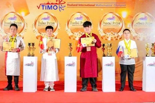 Cậu bé 12 tuổi Nguyễn Khải Hòa và 'cú đúp vàng' Toán học