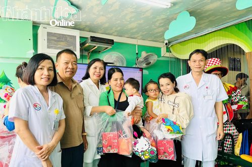 Bệnh viện Đa khoa Khánh Hòa tổ chức Tết Trung thu cho bệnh nhi