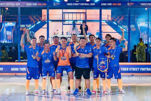 Bản lĩnh vượt mưa bão, Hai Trường FC2 vô địch khu vực Nha Trang với cơ hội đồng hành cùng huyền thoại Manchester United