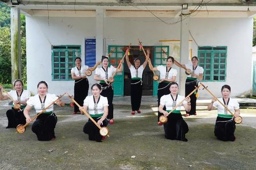 Làn điệu dân ca, dân vũ ngân vang trên rẻo cao
