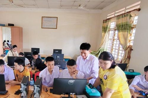 Thắt chặt tình đoàn kết hữu nghị Việt Nam - Lào