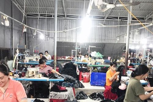May gia công nông thôn: Lợi cả đôi bề