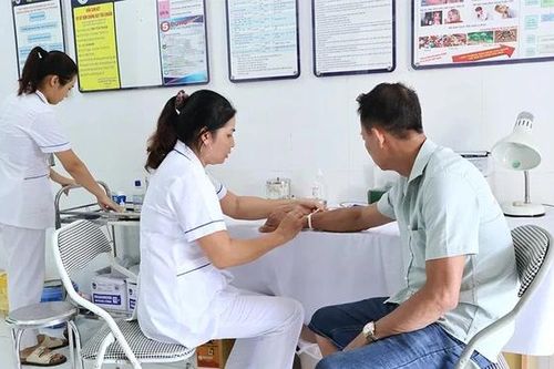 Vượt khó chăm sóc sức khỏe ban đầu cho Nhân dân