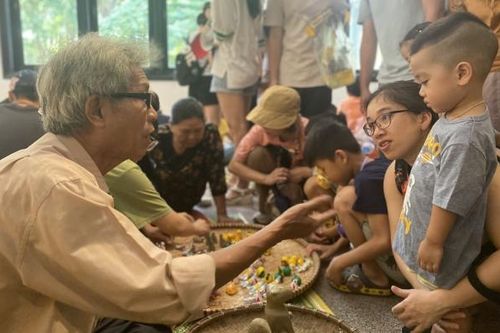 Khám phá đồ chơi dân gian, trải nghiệm đặc biệt cùng Tiến sĩ AI dịp Tết Trung thu