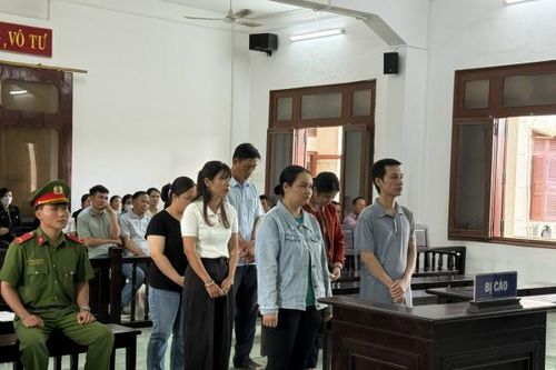 Kế toán 'rút ruột' công quỹ hơn 2 tỷ đồng, 5 cựu cán bộ xã lãnh án