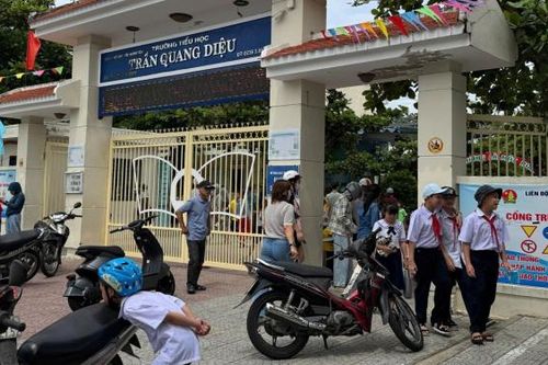 Nhà trường lên tiếng nhận sai sót việc học sinh ngã chấn thương trong giờ bán trú