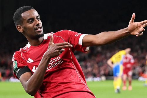 Alexander Isak ghi bàn đầu tiên cho Liverpool