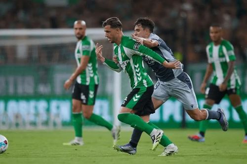 Real Betis và Nottingham Forest chuẩn bị cho trận ra quân