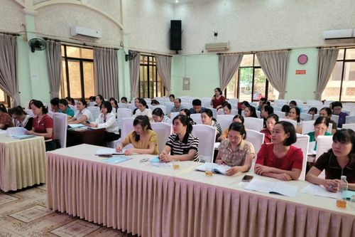 Tập huấn công tác dân số cho cán bộ y tế cơ sở