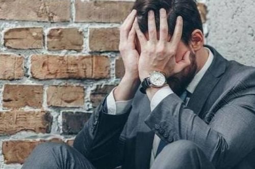 Mở điện thoại lên, tôi chết lặng khi thấy những dòng tin nhắn khiến gia đình sụp đổ