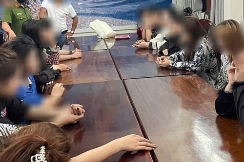 Danh tính 'tú bà' quản lý nhiều nữ tiếp viên, điều 'đi khách' giá 2 triệu đồng/đêm