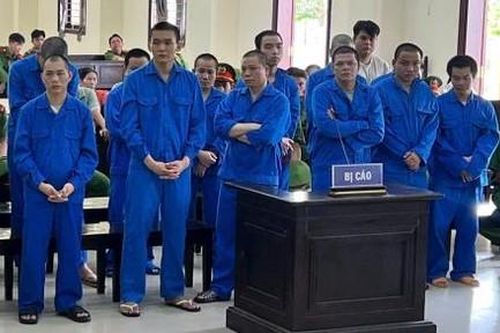 14 bị cáo dùng bẫy chông, hung khí chặn đường gây ra 15 vụ cướp thuốc lá lậu lãnh án