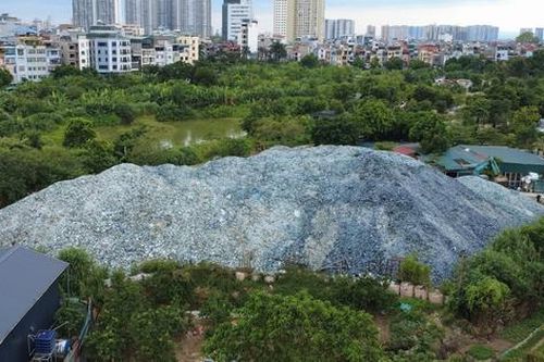 Hà Nội: Hàng loạt công trình, bãi tập kết vật liệu trái phép trên đất nông nghiệp ở phường Phú Diễn