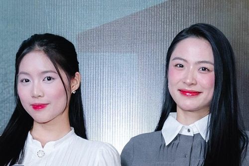 Á hậu Châu Anh, Vân Nhi xinh đẹp rạng rỡ trong buổi ra mắt phim Đồi Hành Xác