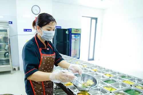 Canh cánh nỗi lo bữa ăn bán trú
