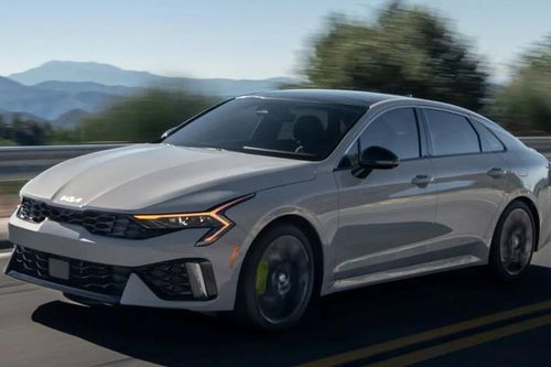 Giá xe KIA K5 tháng 9.2025: Sedan hạng D nhiều ưu đãi