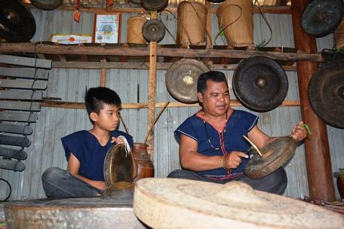 Để nhịp chiêng mãi ngân vang