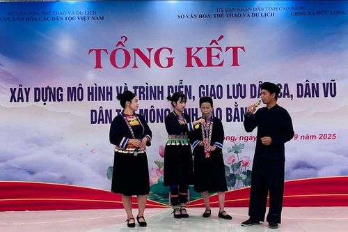 Người Mông đen ở Cao Bằng gìn giữ dân ca, dân vũ truyền thống