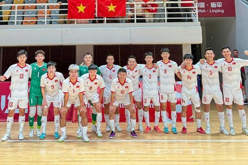 Đội tuyển Futsal Việt Nam nhận thưởng 'nóng', mang niềm vui chiến thắng về nước